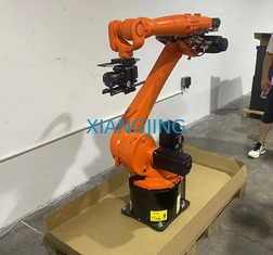 Robot industrial de la mano de Kuka KR20 R1810 segundo con KRC4 el regulador Robotic Arm