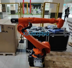 Robot industrial de la mano de Kuka KR20 R1810 segundo con KRC4 el regulador Robotic Arm