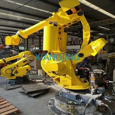 El robot usado industrial de Fannuc R-2000ic/210F Fanuc con el gabinete de control enseña a pendiente