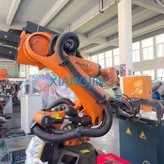 Robot usado AXIS del KR 60-3 6 Kuka con el equipo los 2033cm de la soldadura por puntos