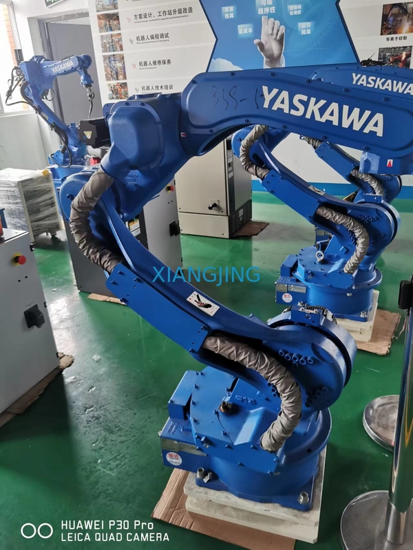 Robot de soldadura automática usado del eje de Yaskawa AR1440 6 y robot rápido y exacto de la soldadura al arco con el regulador del robot YRC1000