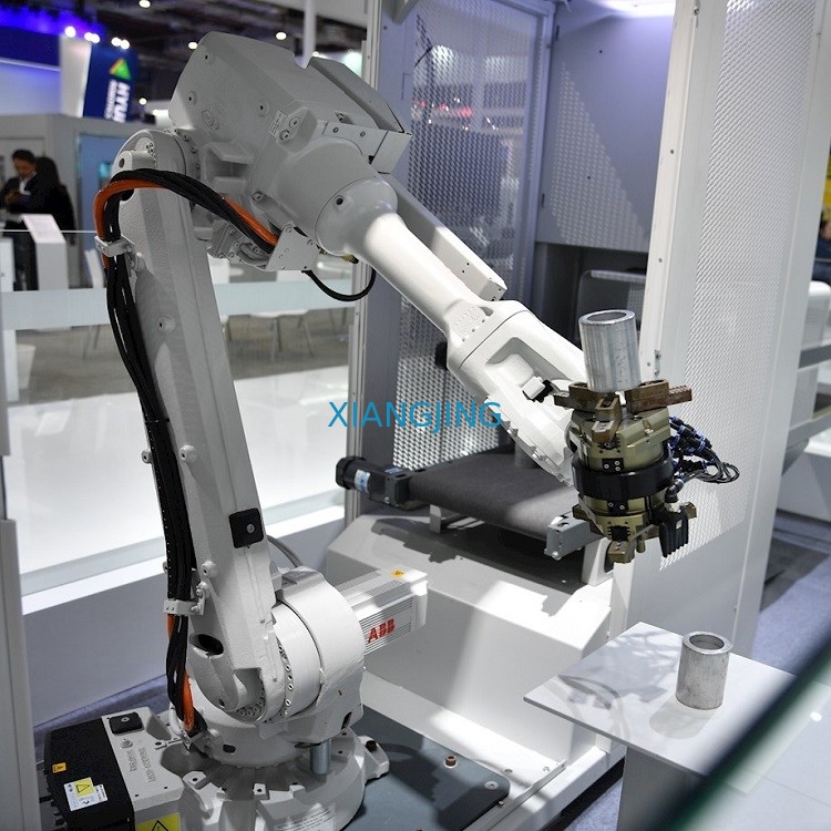 La mano de segundo de la pintura a pistola utilizó el robot IRB4400 de ABB a pistola el brazo 6 AXIS del robot de la pintura