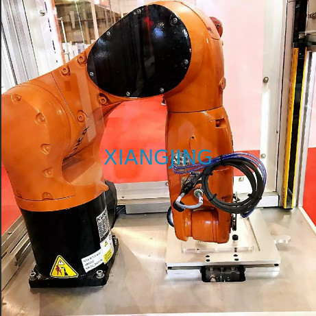 La dirección industrial utilizó KR 6 R900-2 del robot de Kuka con el sistema de HK Vision del agarrador