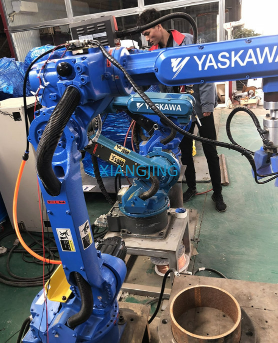 Robot de soldadura de Yaskawa de la mano AR1440 segundo 6 AXIS con la carga útil 12kg con el sistema de soldadura