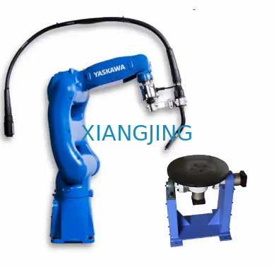 Brazo usado AXIS industrial del robot de AR700 6 Yaskawa con la soldadora y el soplete de Mig