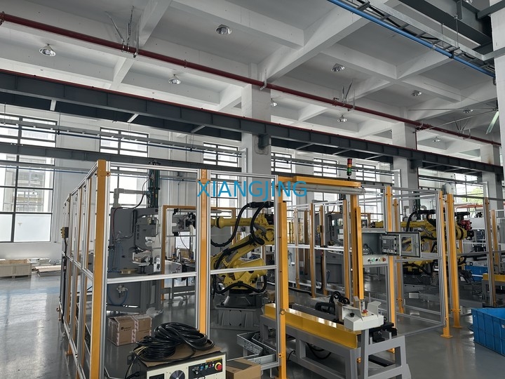 Brazo industrial 6 AXIS del robot de soldadura de M-2000iA para el brazo del robot de la mano de Fanuc segundo